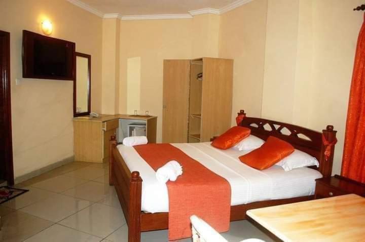 Regency Park Hotel Mombasa Eksteriør bilde