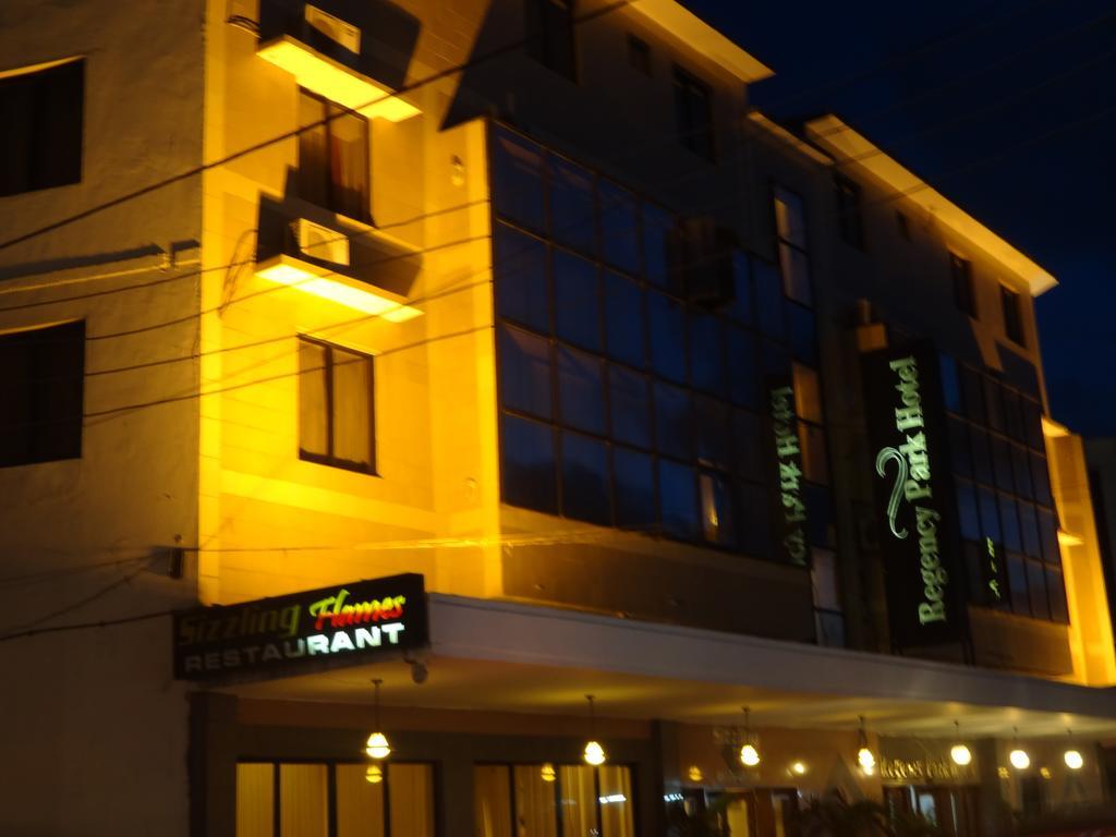 Regency Park Hotel Mombasa Eksteriør bilde