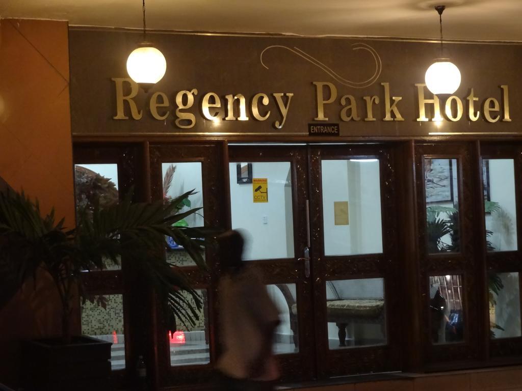 Regency Park Hotel Mombasa Eksteriør bilde