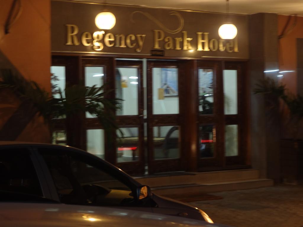 Regency Park Hotel Mombasa Eksteriør bilde